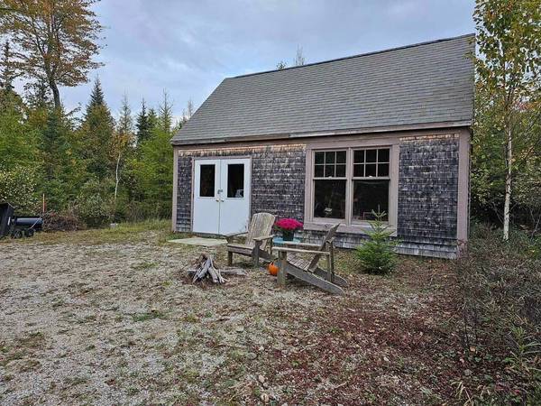 21-8-21 Pond LN, Surry, ME 04684