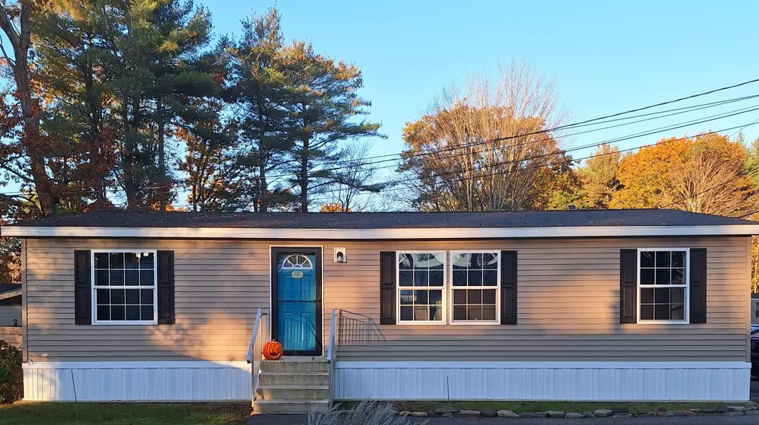 127 Shaker RD #8, Gray, ME 04039