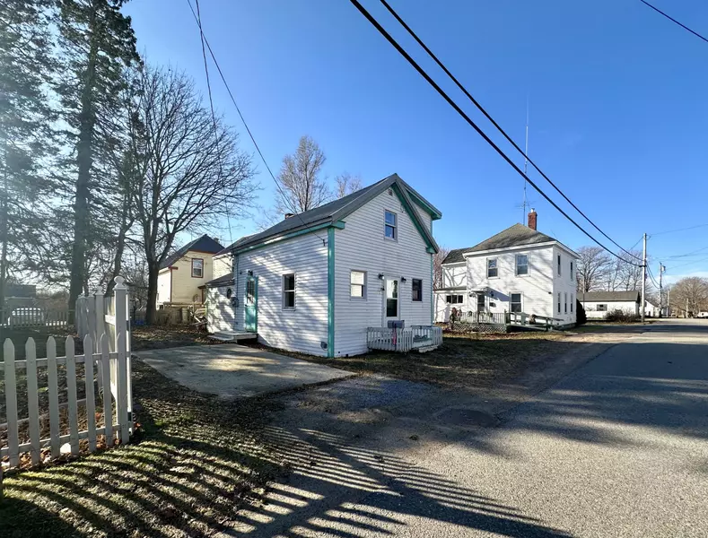 48 Boynton ST, Eastport, ME 04631