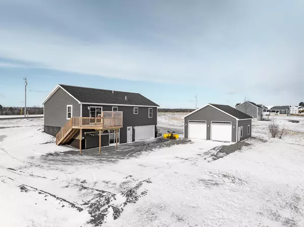 Hermon, ME 04401,873 Blackstream RD