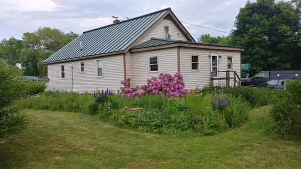 21 Booker ST, Thomaston, ME 04861