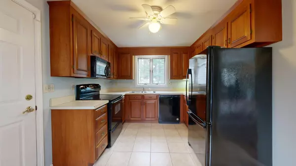 Auburn, ME 04210,48 Colonial WAY #48