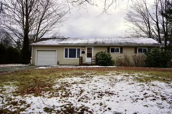 Newport, ME 04953,7 North ST