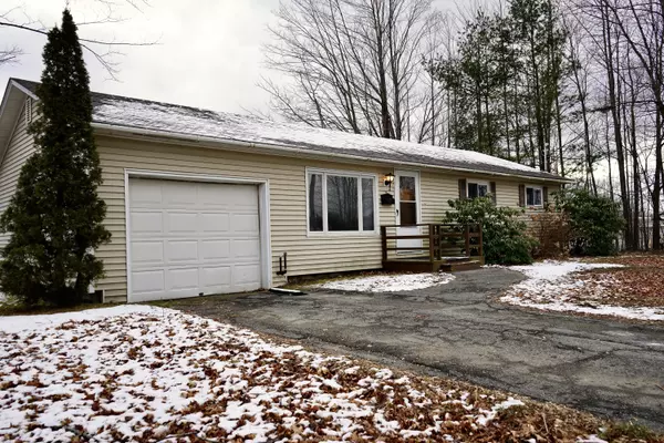 Newport, ME 04953,7 North ST