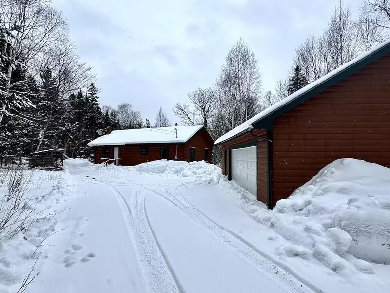 7 Spruce CIR, Dallas Plt, ME 04970