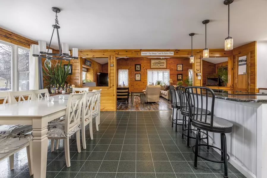 2 Carolyn ST, Topsham, ME 04086