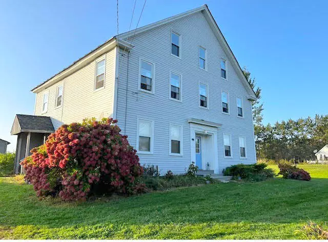 1242 Clinton AVE, Benton, ME 04901