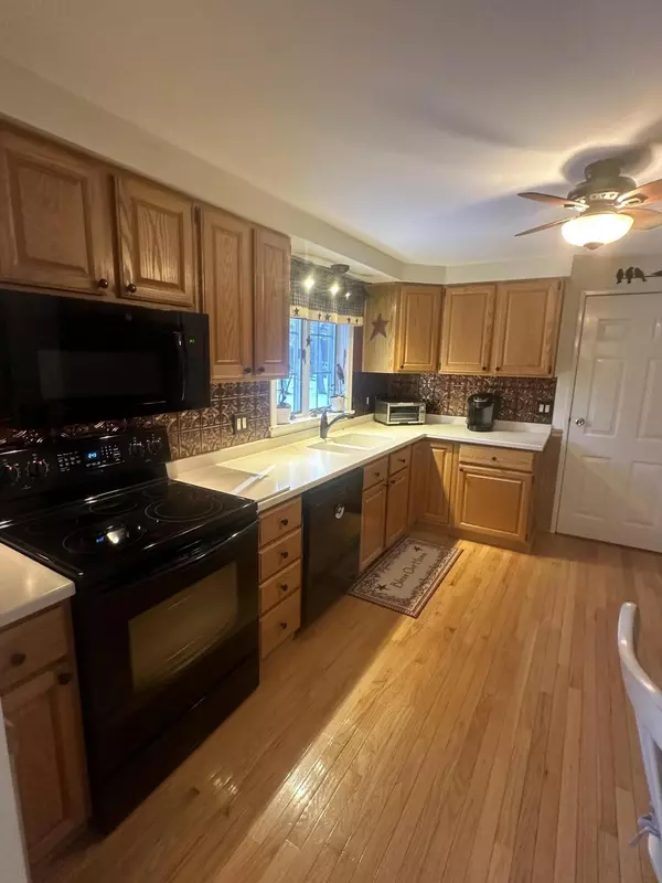 Hermon, ME 04401,8 Munn DR