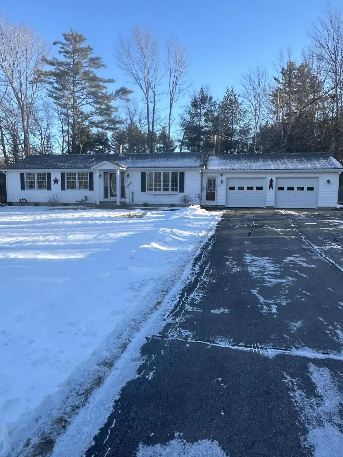 Hermon, ME 04401,8 Munn DR