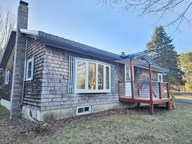 153 Athens RD, Harmony, ME 04942