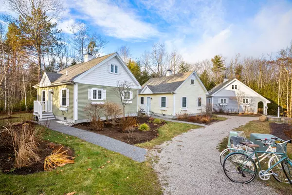 Kennebunkport, ME 04046,272 Mills RD #17