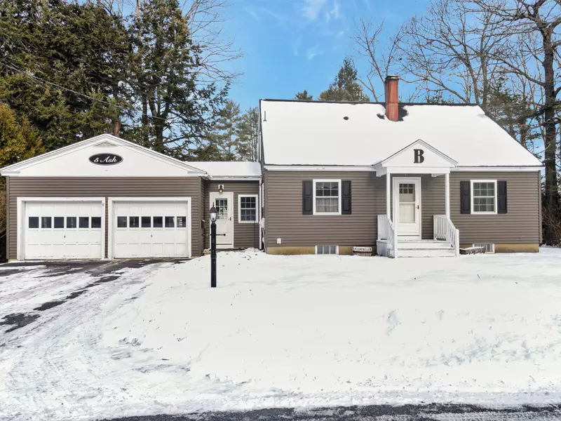 5 Ash ST, Farmingdale, ME 04344