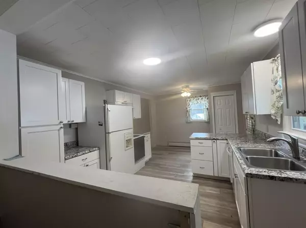 Oakland, ME 04963,207 Belgrade RD