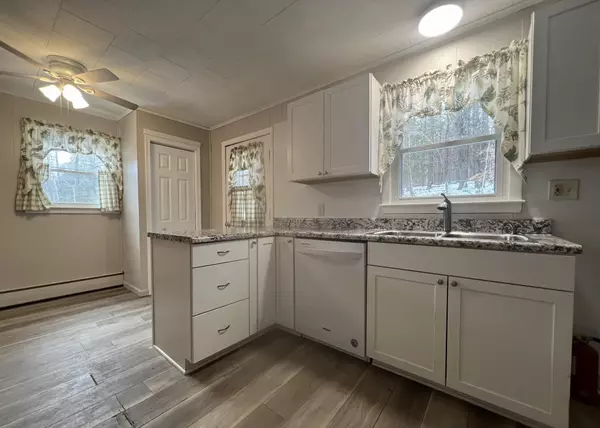 Oakland, ME 04963,207 Belgrade RD