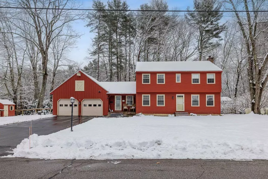 7 Gendron LN, Kennebunk, ME 04043