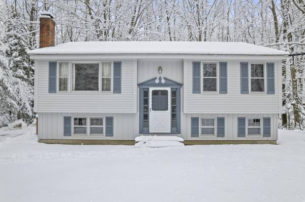 25 Oakwood DR, Buxton, ME 04093