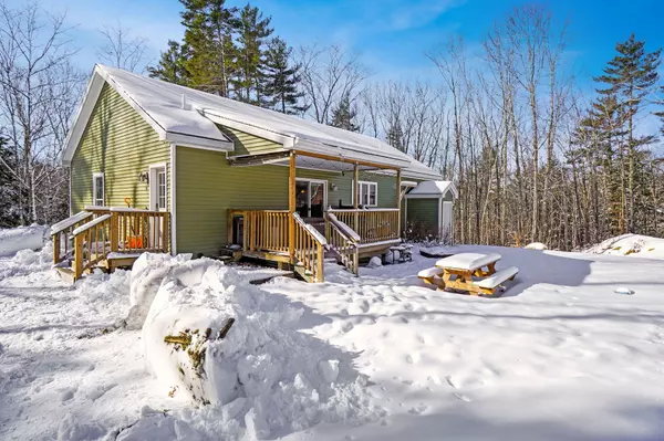 Raymond, ME 04071,8 Slippery WAY