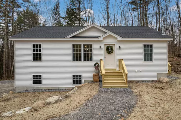 86 Fernald RD, Poland, ME 04274