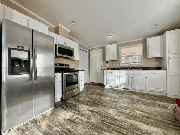 Lisbon, ME 04250,12 Larry DR