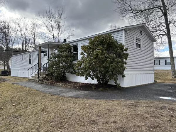 Lisbon, ME 04252,8 Colonial DR