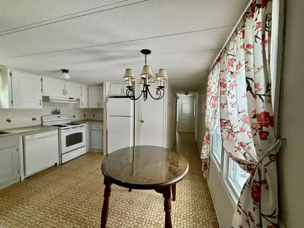 Lisbon, ME 04252,8 Colonial DR