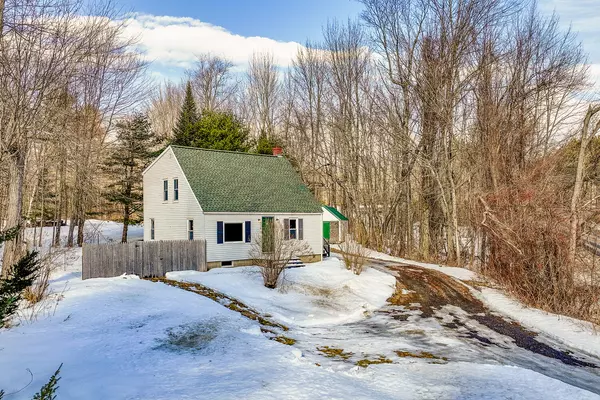 242 Route 41, Winthrop, ME 04364
