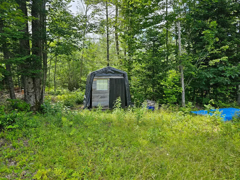 35 Birch LN, Lincoln, ME 04457