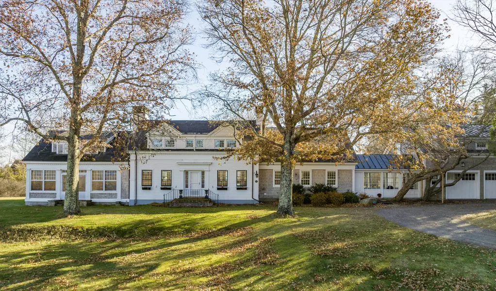50 Russell AVE, Rockport, ME 04856