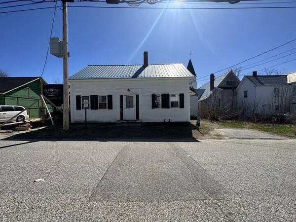 15 Deering ST, Norway, ME 04268