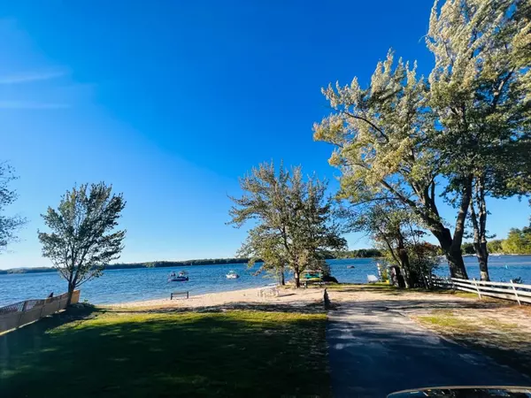 6 County RD, Raymond, ME 04071