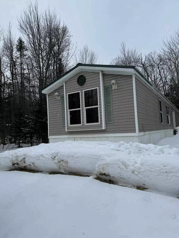 31 Clewley RD, Glenburn, ME 04401