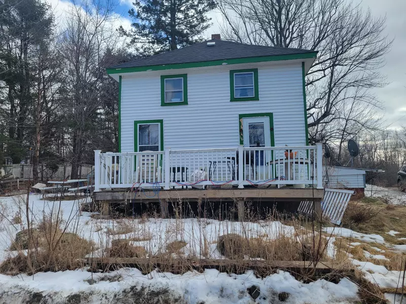 16 Stillson ST, Calais, ME 04619