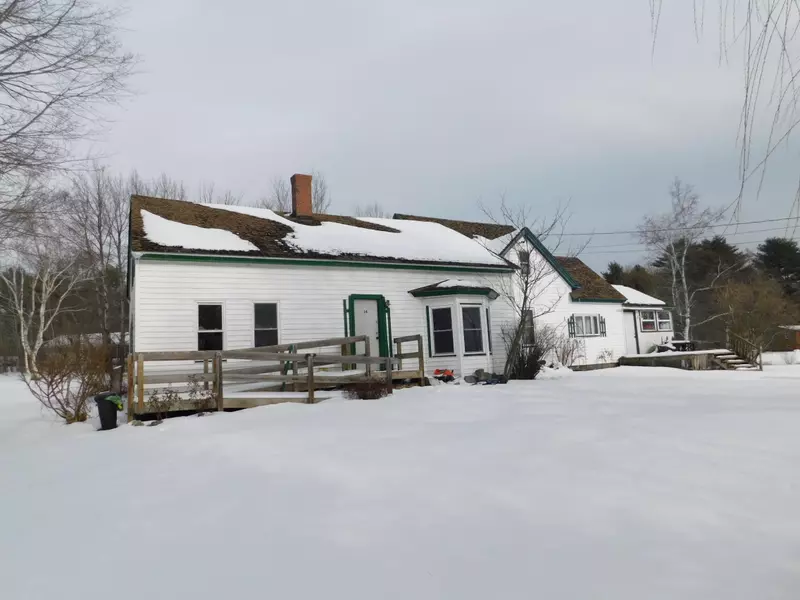 24 Shady LN, Canaan, ME 04924