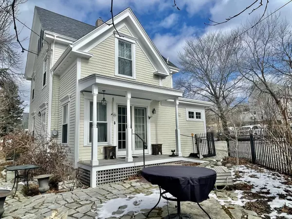 20 Water ST, Vinalhaven, ME 04863