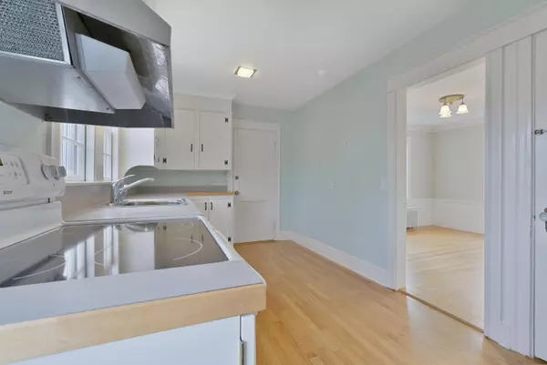 South Portland, ME 04106,25 Vivian ST