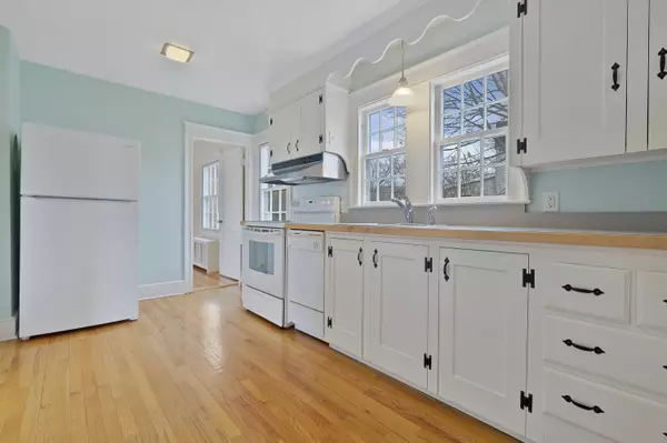 South Portland, ME 04106,25 Vivian ST