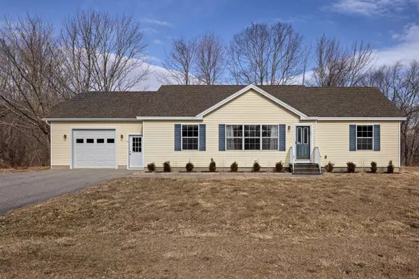 9 Country WAY, Rockland, ME 04841