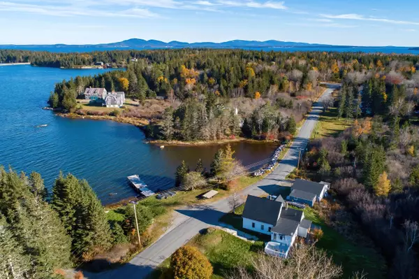 323 Atlantic RD, Swans Island, ME 04685