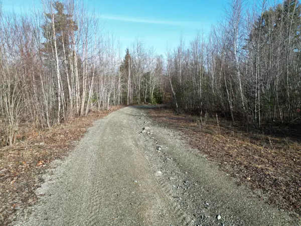 7-8 Spaulding LN, Lee, ME 04455