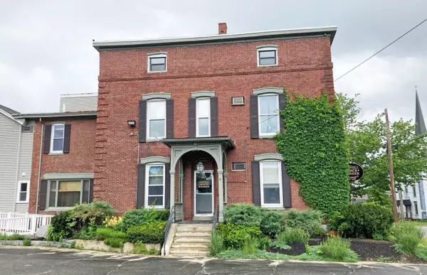 83 Pleasant ST, Auburn, ME 04210