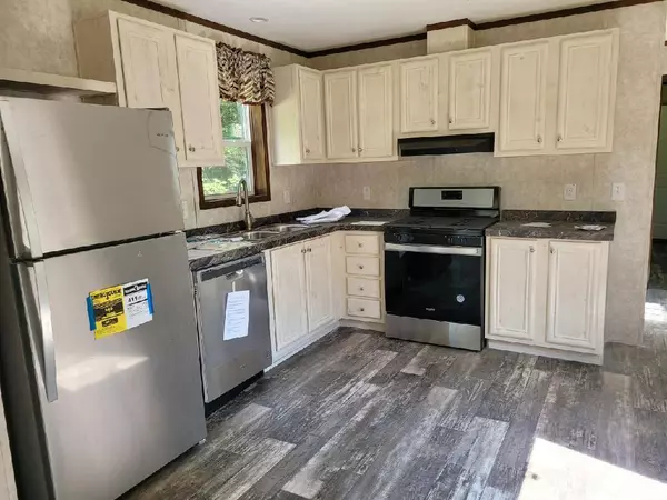 Winthrop, ME 04364,94 Pineland DR