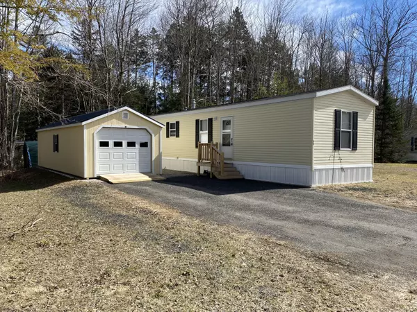 94 Pineland DR, Winthrop, ME 04364