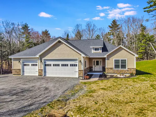 44 Keenan DR, Sidney, ME 04330