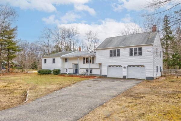 7 Hickory LN, Gorham, ME 04038