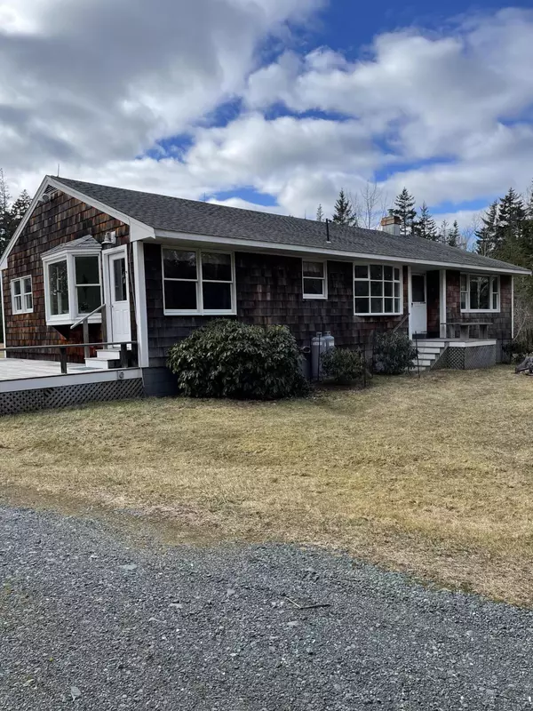 620 S South Shore RD, North Haven, ME 04853