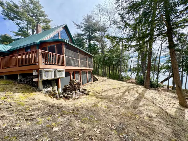 Howland, ME 04448,114 N Howland RD