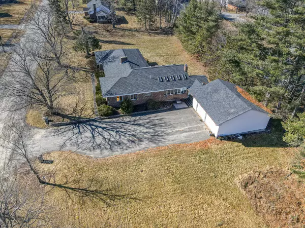 12 Oak Knoll DR, Waterville, ME 04901