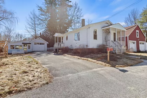 122 Field AVE, Auburn, ME 04210