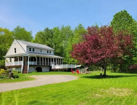 18 Doyen RD, Starks, ME 04911