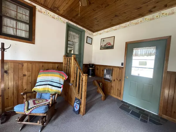 East Millinocket, ME 04430,51 North ST